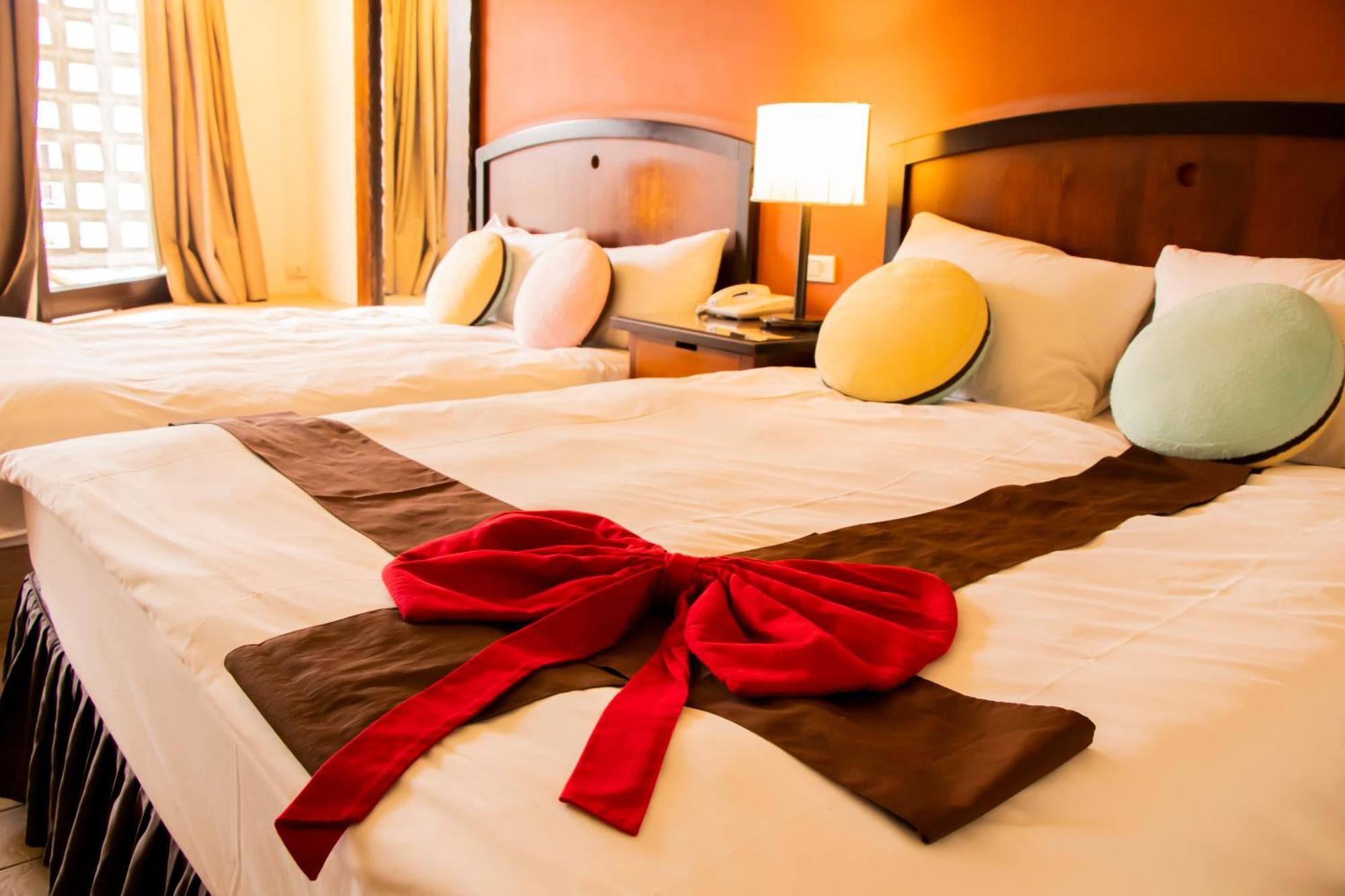 Yoho Beach Resort Kenting Хенгчун Экстерьер фото A bed with a bow