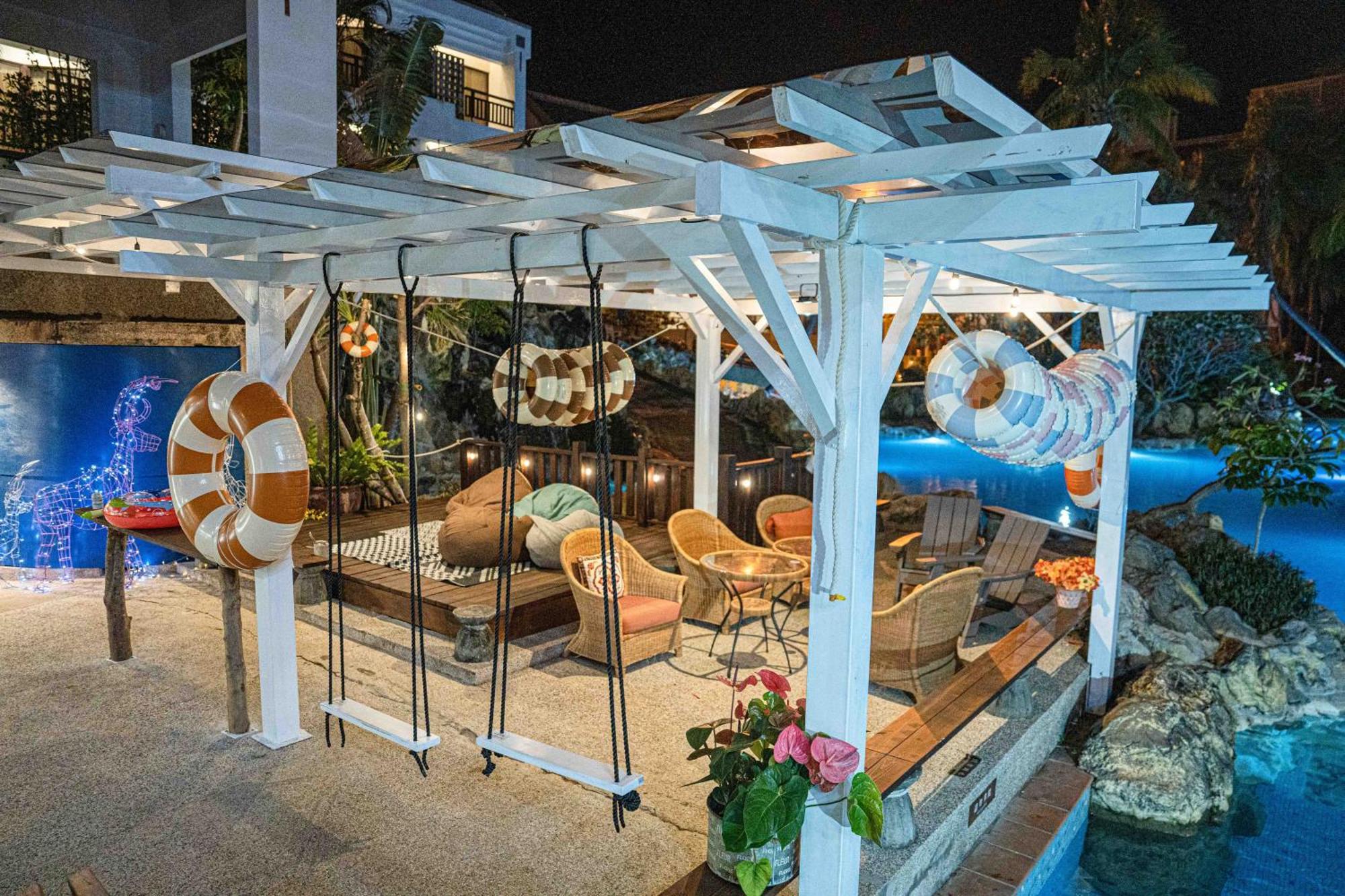 Yoho Beach Resort Kenting Хенгчун Экстерьер фото Pergola at the 2013 Home & Garden Show