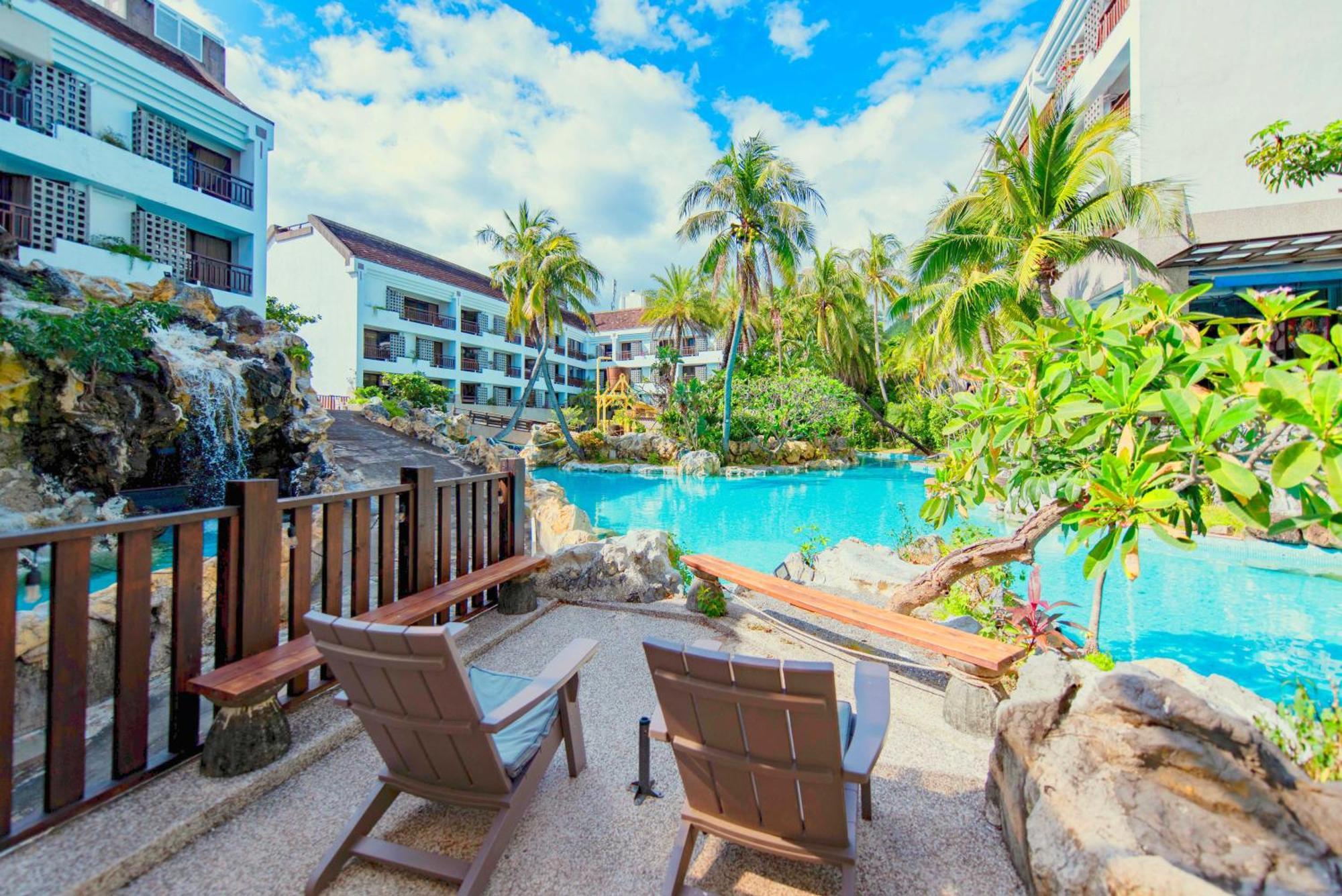 Yoho Beach Resort Kenting Хенгчун Экстерьер фото The pool at the resort