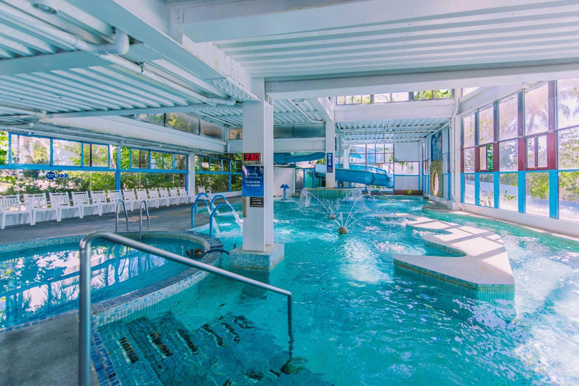 Yoho Beach Resort Kenting Хенгчун Экстерьер фото The indoor pool at the hotel